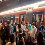 Railway: - Railway: भीड़भाड़ से निपटने के लिए रेलवे का बड़ा कदम, यात्रियों की सुविधाओं के लिए स्टेशन पर किए यह बदलाव