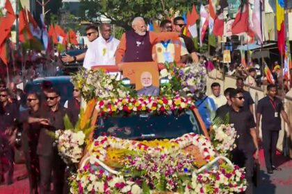 पुदुच्चेरी - पुदुच्चेरी में पीएम मोदी का मेगा रोडशो: मुख्यमंत्री रंगासामी के साथ दिखाई ताकत; उमड़ा जनसैलाब