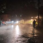 UP Weather: - UP Weather: आंधी, बारिश-ओलावृष्टि ने मचाई तबाही, फसलें चौपट, गिर गए मकान; 10 लोग घायल