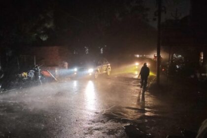 UP Weather: - UP Weather: आंधी, बारिश-ओलावृष्टि ने मचाई तबाही, फसलें चौपट, गिर गए मकान; 10 लोग घायल