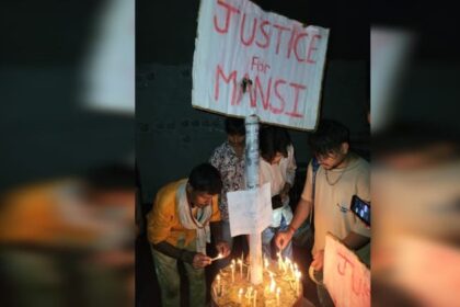 शादी - शादी के 3 महीने बाद मौत: मानसी के लिए न्याय की मांग, 'फांसी दो-फांसी दो' के नारों संग निकाला कैंडल मार्च