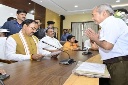 Prayagraj - Prayagraj : डिप्टी सीएम केशव ने सर्किट हाउस में सुनी जनता की समस्याएं, त्वरित निस्तारण का निर्देश