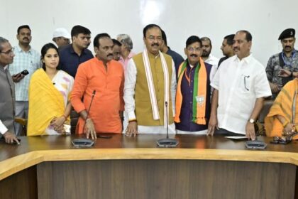 UP : - UP : डिप्टी सीएम केशव बोले- पश्चिम बंगाल में खिलेगा कमल, जनता ममता बनर्जी से त्रस्त