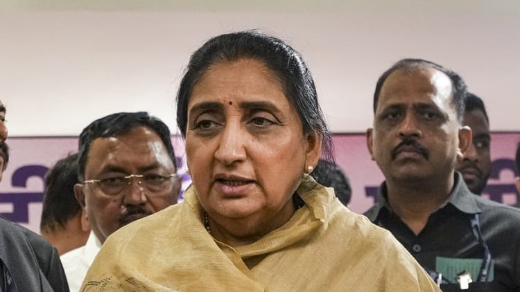 बारामती - बारामती विधानसभा उपचुनाव: सुनेत्रा ने सपकाल को फोन कर मांगा समर्थन; उम्मीदवार मैदान में उतारेगी कांग्रेस?