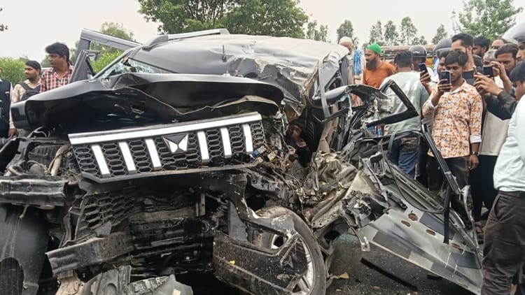 बरेली - बरेली में भीषण हादसा: बड़ा बाइपास पर खड़े टैंकर से टकराई कार, पांच लोगों की मौत, बच्चों समेत तीन घायल