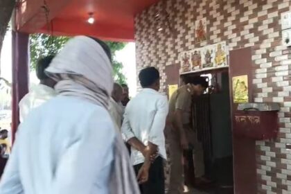 प्राचीन - प्राचीन मंदिर में चोरी: मां दुर्गा की अष्टधातु की मूर्ति ले उड़े चोर, घंटे तक नहीं छोड़े; ग्रामीणों में आक्रोश