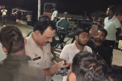 Lucknow: - Lucknow: विश्वविद्यालय में दिव्यांग विद्यार्थी को चिढ़ाने पर हंगामा, नाराज छात्रों ने केस दर्ज करने की मांग की