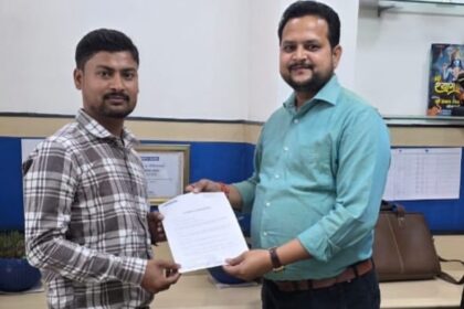 Lakhimpur - Lakhimpur Kheri News: बैंक कर्मी की ईमानदारी, 50 हजार लौटाकर बचाई किसान की कमाई