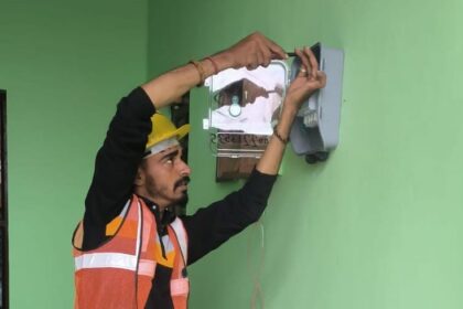 यूपी: - यूपी: प्रदेश की बिजली व्यवस्था में बड़ा बदलाव, खत्म की गई प्रीपेड मीटर की अनिवार्यता; अब लगेंगे ये मीटर