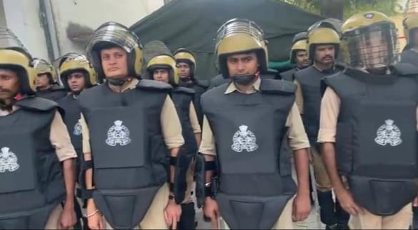 Kanpur: - Kanpur: पुलिस का 'ब्लैक हॉक' दस्ता तैयार, बवालियों-दंगाइयों की खैर नहीं; PAC की तरह करेगा काम, ये रहेगी छूट