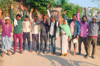 Lakhimpur - Lakhimpur Kheri News: टंकी बनी, पानी नहीं... बेलाकलां के ग्रामीणों का प्रदर्शन