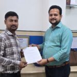 Lakhimpur - Lakhimpur Kheri News: बैंक कर्मी की ईमानदारी, 50 हजार लौटाकर बचाई किसान की कमाई