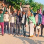 Lakhimpur - Lakhimpur Kheri News: टंकी बनी, पानी नहीं... बेलाकलां के ग्रामीणों का प्रदर्शन