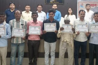 Lakhimpur - Lakhimpur Kheri News: बायोप्लास्टिक प्लांट के लिए जमीन अधिग्रहण शुरू, नौ किसानों को मिला मुआवजा