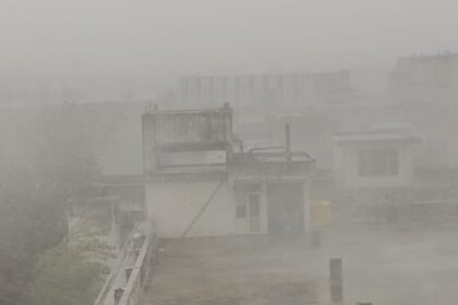 Aligarh - Aligarh Weather: तेज हवाओं के साथ भारी बारिश, शहर में जलभराव, गांव में फसल बर्बाद