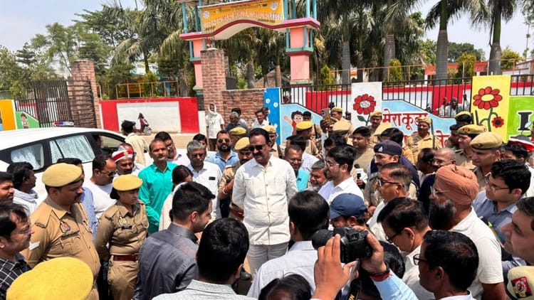 UP: लखीमपुर - UP: लखीमपुर खीरी में बांग्लादेशी विस्थापितों के गांव का दौरा करेंगे सीएम योगी, तैयारियों में जुटे अफसर