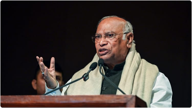 Bengal - Bengal Poll: महिलाओं को 2000, मुफ्त बस सफर और युवाओं को नौकरी; बंगाल कांग्रेस के घोषणापत्र में और क्या-क्या?