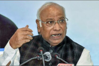 असम: - असम: भाजपा ने खरगे के खिलाफ पुलिस और राज्य चुनाव आयोग में दर्ज कराई शिकायत, नफरती भाषण देने का लगाया आरोप