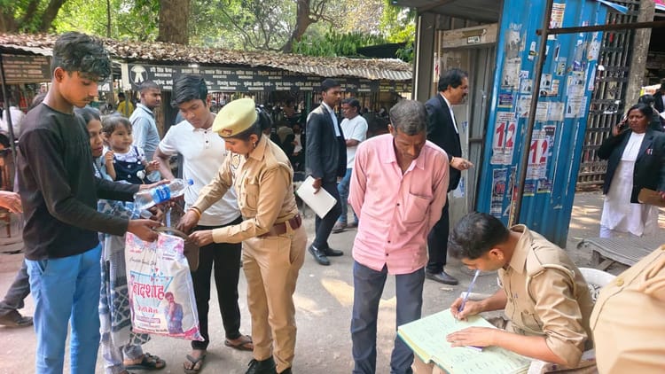 Lakhimpur - Lakhimpur Kheri News: कचहरी में कड़ी सुरक्षा, हर प्रवेश मार्ग पर जांच