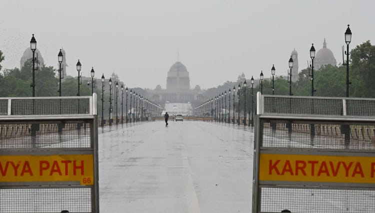 उत्तर - उत्तर भारत में झमाझम बारिश: मैदानी इलाकों में ओलावृष्टि से फसलें बर्बाद, पारा भी गिरा; जानिए आपके राज्य का हाल