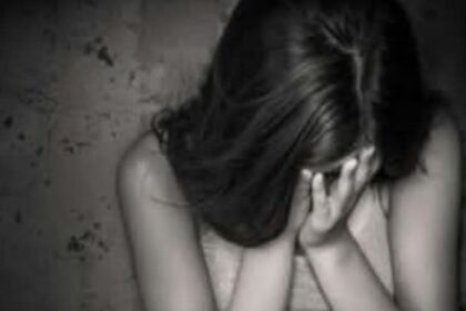 लखनऊ: - लखनऊ: बारिश से बचने के लिए निर्माणधीन बिल्डिंग में खड़ी किशोरी से सामूहिक दुष्कर्म, 5 मजदूरों ने की हैवानियत