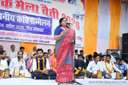 Lakhimpur - Lakhimpur Kheri News: चैती मेले के मंच पर काव्य की बौछार, 97 कवियों ने बांधा समां