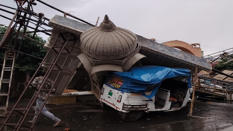 Agra - Agra Weather Update: आंधी-बारिश का कहर, आगरा में 60 की रफ्तार से आई 'आफत', सहम गए लोग; तस्वीरों में देखें मंजर