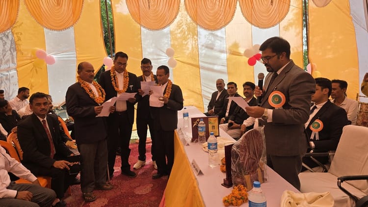 Lakhimpur - Lakhimpur Kheri News: सिविल बार एसोसिएशन की नई कार्यकारिणी ने ली शपथ