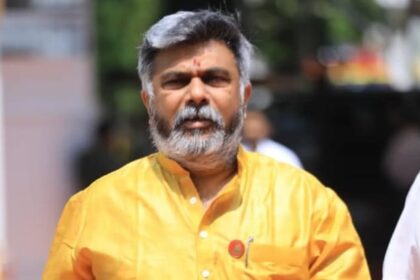 नांदेड़ - नांदेड़ में हत्याओं से खौफ का माहौल: शिवसेना MLC ने जताई चिंता, कहा- जांच करने पर मिल जाएंगी 200 अवैध पिस्तौल