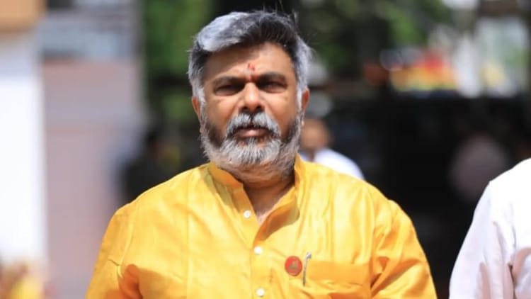 नांदेड़ - नांदेड़ में हत्याओं से खौफ का माहौल: शिवसेना MLC ने जताई चिंता, कहा- जांच करने पर मिल जाएंगी 200 अवैध पिस्तौल