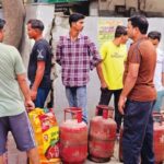 LPG Crisis: - LPG Crisis: 700 रुपये दिहाड़ी, 400 रुपये KG भरवानी पड़ रही घरेलू गैस; कालाबाजारी से मजदूरों संग ये लोग परेशान