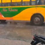 Weather: - Weather: लखीमपुर खीरी में तेज आंधी के साथ हुई बारिश, कई इलाकों में ओले भी गिरे