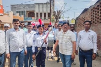 Lakhimpur - Lakhimpur Kheri News: बैंड-बाजे के साथ निकाली स्कूल चलो अभियान रैली