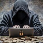 Maharashtra: - Maharashtra: डॉक्टर से 12 करोड़ रुपये से अधिक की ऑनलाइन ठगी, कहीं आप भी तो नहीं कर रहे ये गलती?