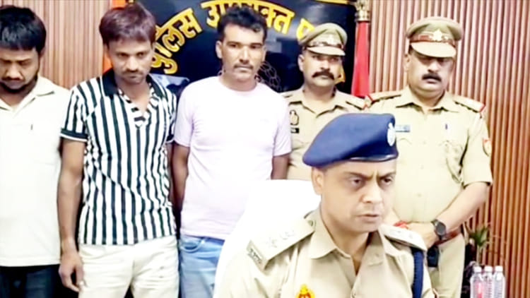 Kanpur: - Kanpur: ठेकेदार के घर से 40 लाख की चोरी में तीन गिरफ्तार, आरोपियों के पास से 10 लाख का माल बरामद