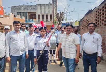 Lakhimpur - Lakhimpur Kheri News: बैंड-बाजे के साथ निकाली स्कूल चलो अभियान रैली