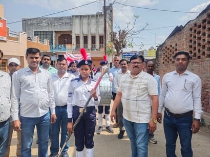 Lakhimpur - Lakhimpur Kheri News: बैंड-बाजे के साथ निकाली स्कूल चलो अभियान रैली