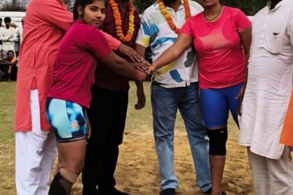 Lakhimpur - Lakhimpur Kheri News: बारिश के बीच भी अखाड़े में चला दांव-पेच