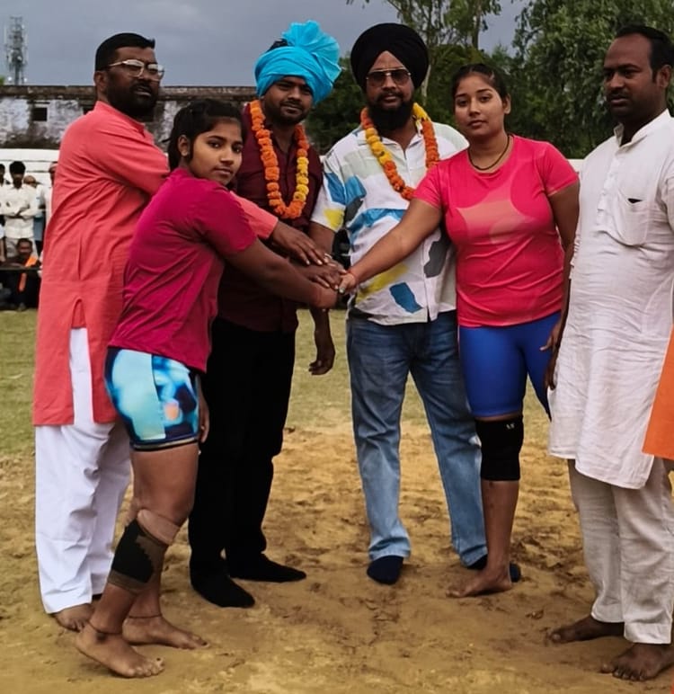 Lakhimpur - Lakhimpur Kheri News: बारिश के बीच भी अखाड़े में चला दांव-पेच