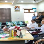 UP: किताबों - UP: किताबों के नाम पर स्कूलों की मनमानी, छापेमारी में फिर पकड़ी गई कमीशनखोरी; इन दो विद्यालयों को नोटिस