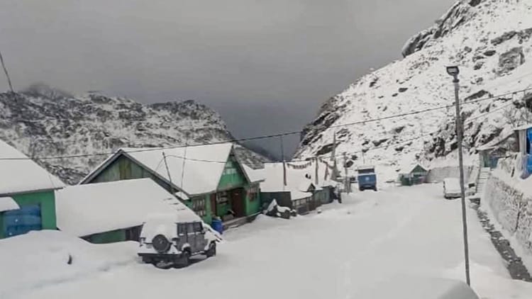 ऑपरेशन - ऑपरेशन हिम सेतु: भूस्खलन से सिक्किम में सैकड़ों सैलानी फंसे, सेना ने संभाला मोर्चा; 1321 पर्यटकों को सुरक्