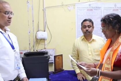 Rg Kar - Rg Kar Case: स्मृति ईरानी ने आरजी कर पीड़िता की मां का कराया नामांकन, बताया न्याय की लड़ाई का प्रतीक