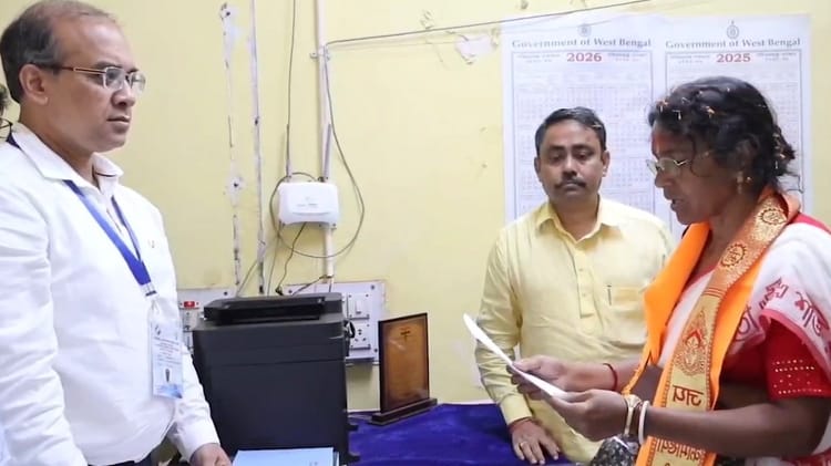 Rg Kar - Rg Kar Case: स्मृति ईरानी ने आरजी कर पीड़िता की मां का कराया नामांकन, बताया न्याय की लड़ाई का प्रतीक