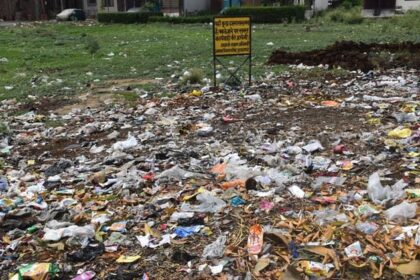 मुरादाबाद: - मुरादाबाद: वार्ड एक में समस्याएं अनेक, हैंडपंपों का पानी पीने लायक नहीं, हाईमास्ट भी सालभर से नहीं जली