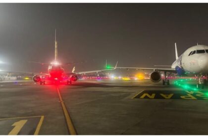 Mumbai: - Mumbai: मुंबई एयरपोर्ट के टर्मिनल-1 पर शॉर्ट सर्किट से लगी आग, कोई हताहत नहीं