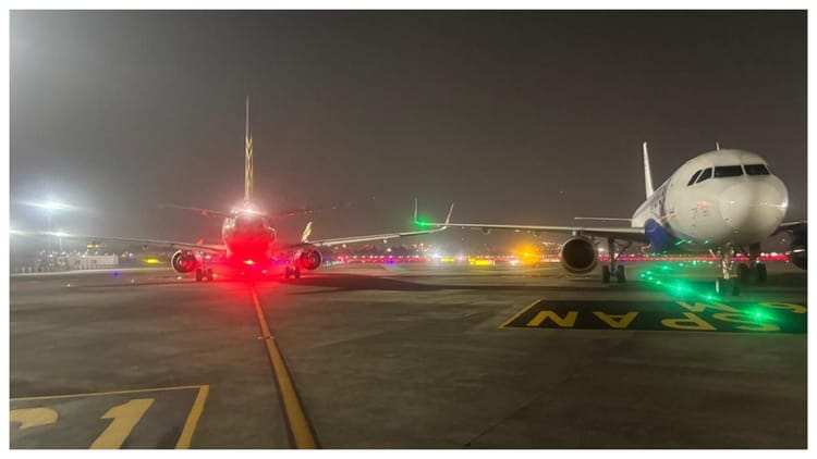 Mumbai: - Mumbai: मुंबई एयरपोर्ट के टर्मिनल-1 पर शॉर्ट सर्किट से लगी आग, कोई हताहत नहीं