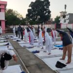 योग से - योग से घुटने के दर्द का समाधान संभव : शिवराम