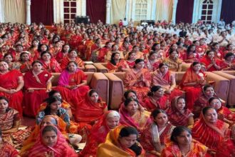 UP: विश्व - UP: विश्व शांति के लिए सामूहिक जाप, 180 देशों में गूंजा नवकार मंत्र; आगरा में उमड़ा श्रद्धा का सैलाब