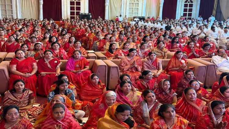 UP: विश्व - UP: विश्व शांति के लिए सामूहिक जाप, 180 देशों में गूंजा नवकार मंत्र; आगरा में उमड़ा श्रद्धा का सैलाब