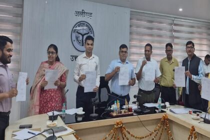 SIR: - SIR: अंतिम मतदाता सूची आई सामने, अलीगढ़ जिले में अब 2410173 मतदाता, तीन लाख से अधिक कटे नाम